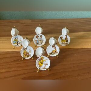 Lot Of 6 1976 Roth Japan Miniature Plates 1.25” And Cups with Display Stands